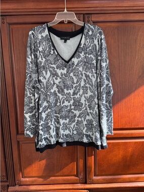 Lane Bryant Black and White Lace-Print V-Neck Pullover-tunic